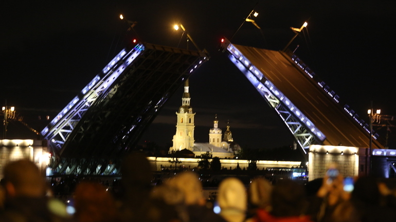В Петербурге 21-26 марта разведут восемь мостов