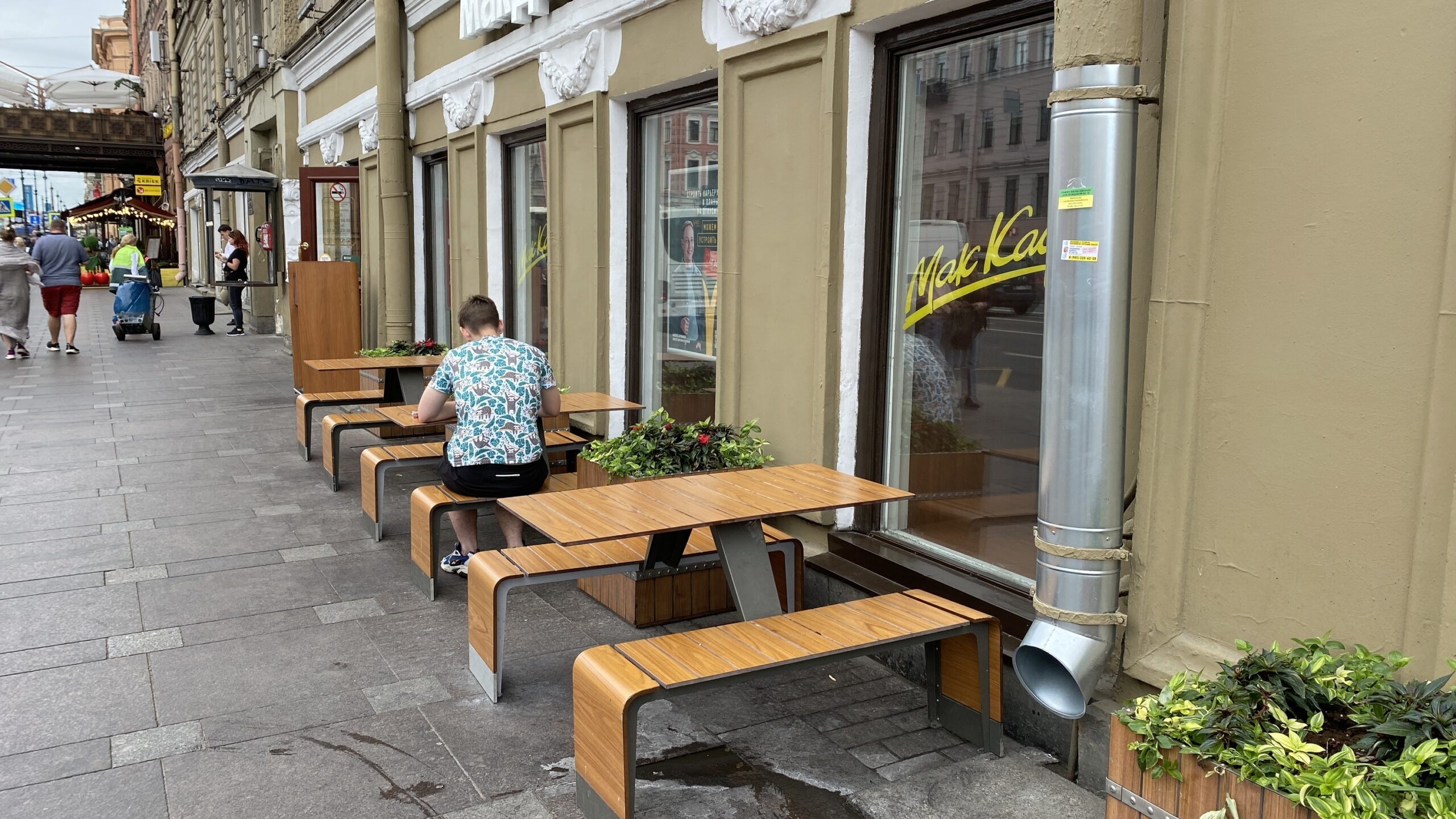 «Ночлежка» открыла в Петербурге кафе, в котором работают бездомные