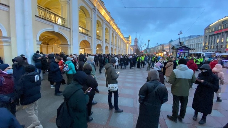 Активисты «Весны» решили распустить движение и покинуть Россию