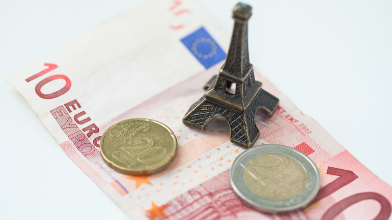 Евро и доллар выросли на торгах Мосбиржи