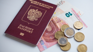 Девять стран Евросоюза ввели запрет на выдачу виз для российских туристов