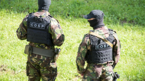 Сотрудники ФСБ изъяли из нарколаборатории в Ленобласти 16 кг наркотиков и более 500 тысяч евро