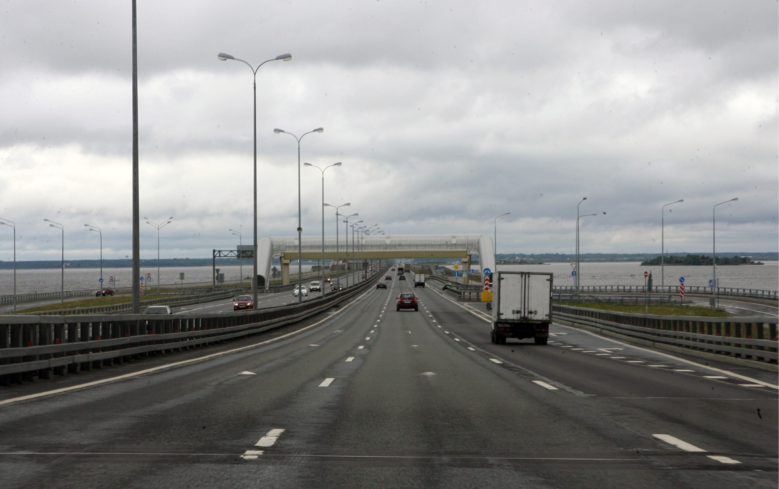 Зимняя грязь закроет развязку КАД с Мурманским шоссе и Октябрьской набережной с 24 марта