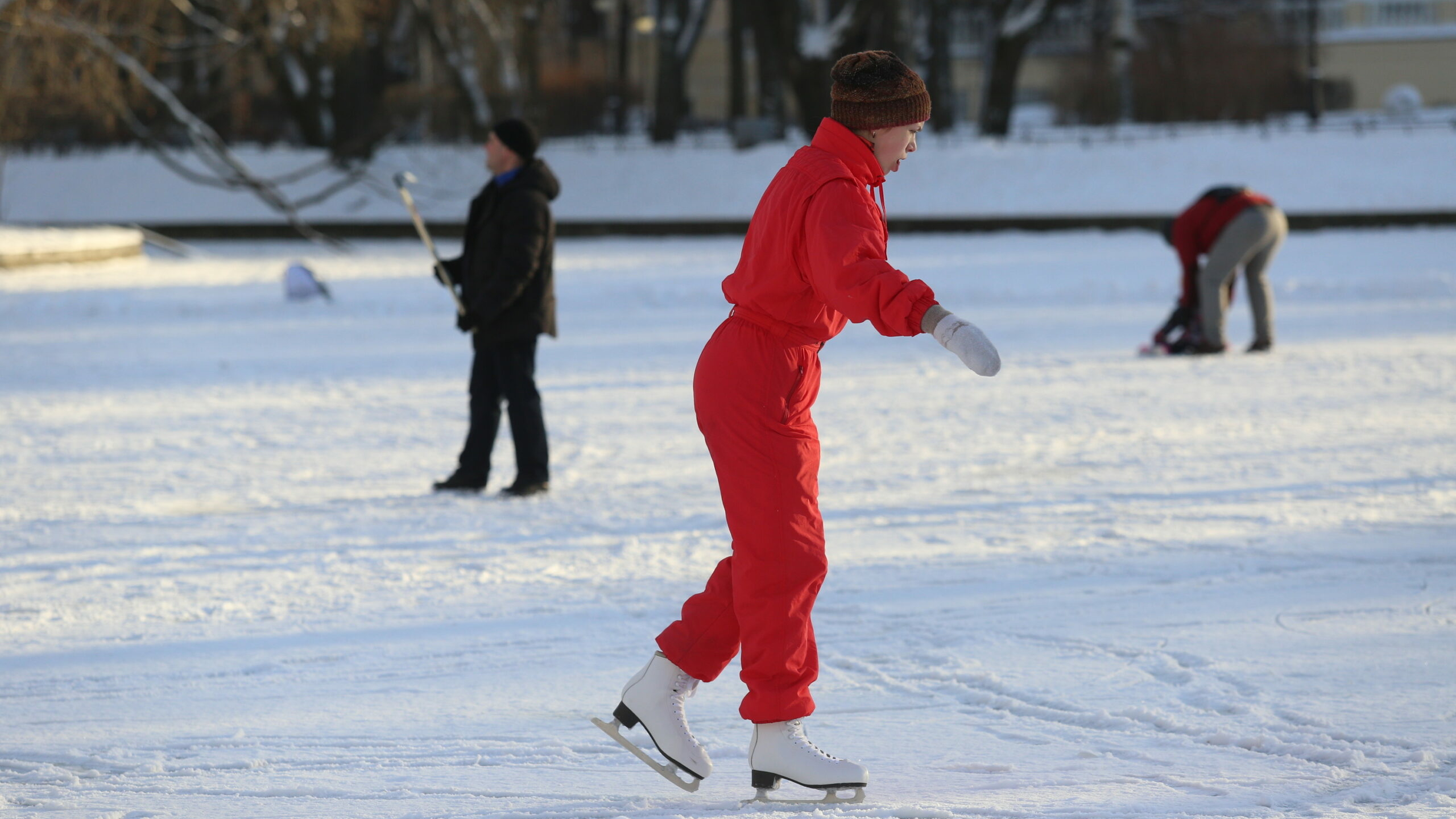 «Желание большое»: Рудковская показала шатающегося на коньках 1,5 годовалого сына