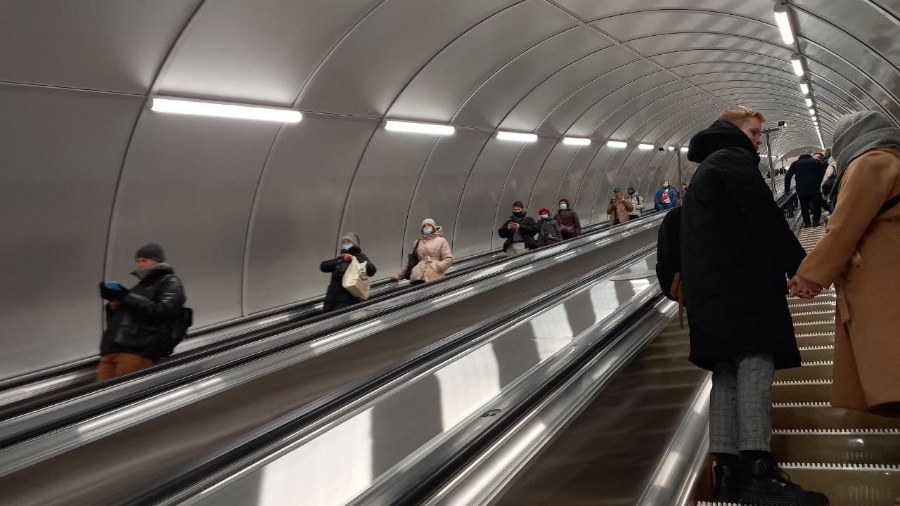 На «фиолетовой» и «зеленой» ветках петербургского метро появилась бесперебойная связь