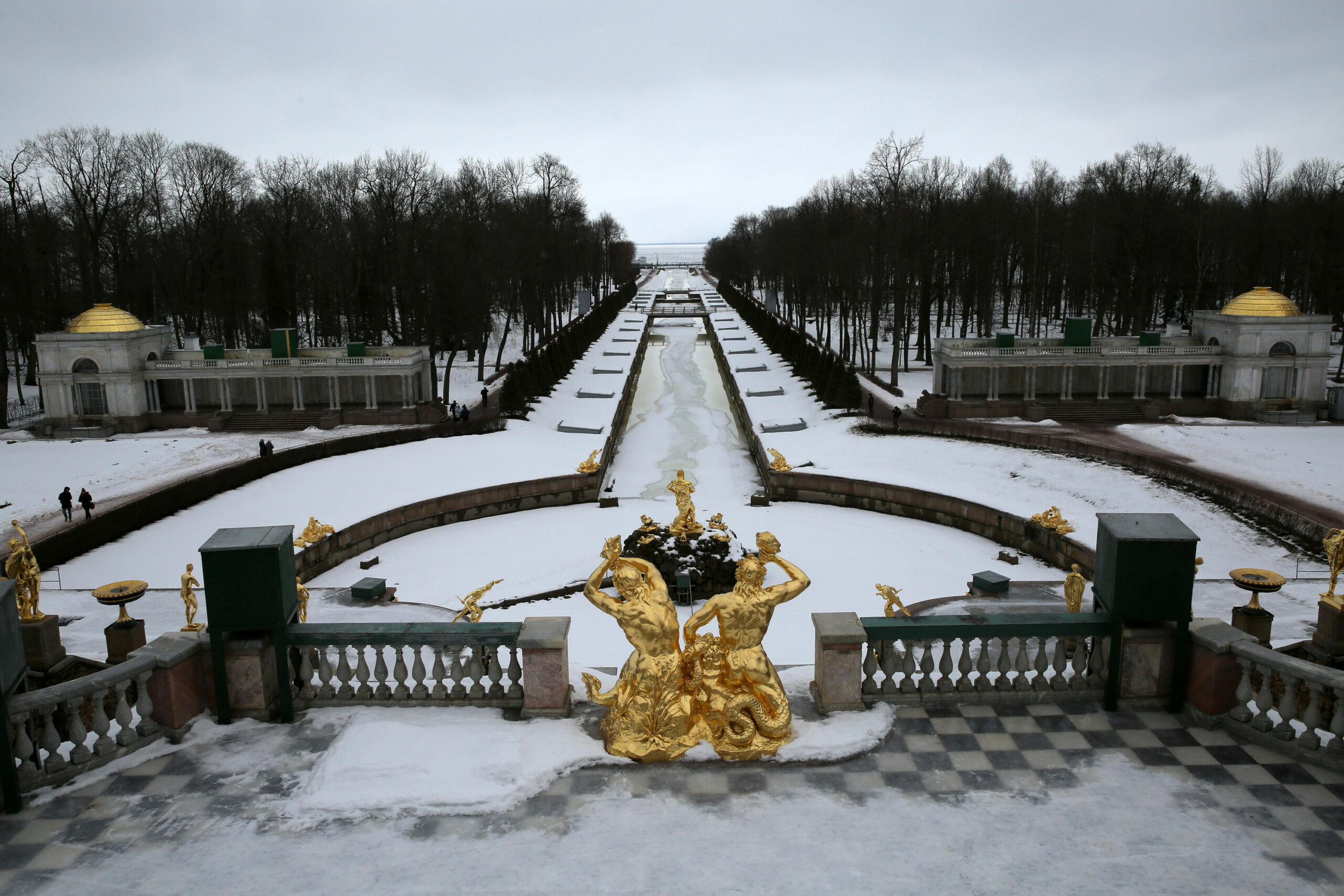 Петербуржцам рассказали, как ГМЗ «Петергоф» готовится к летнему сезону