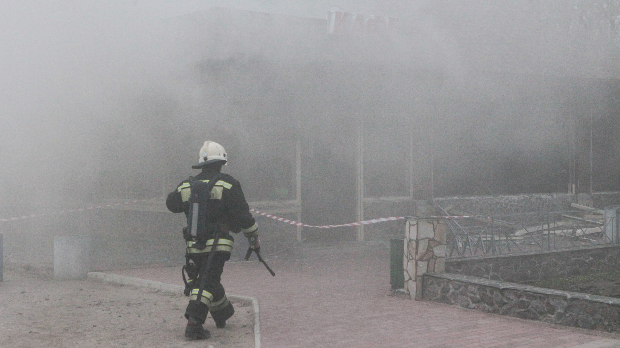 Пожарные 50 минут тушили хозяйственные постройки в поселке Назия