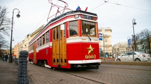 «Музыкальный весенний трамвай» от телеканала «Санкт-Петербург» промчал по центру города