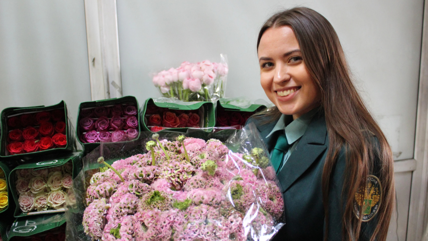 Таможня спасла 8 марта в Петербурге, разрешив ввоз 10 тонн цветов из Латвии