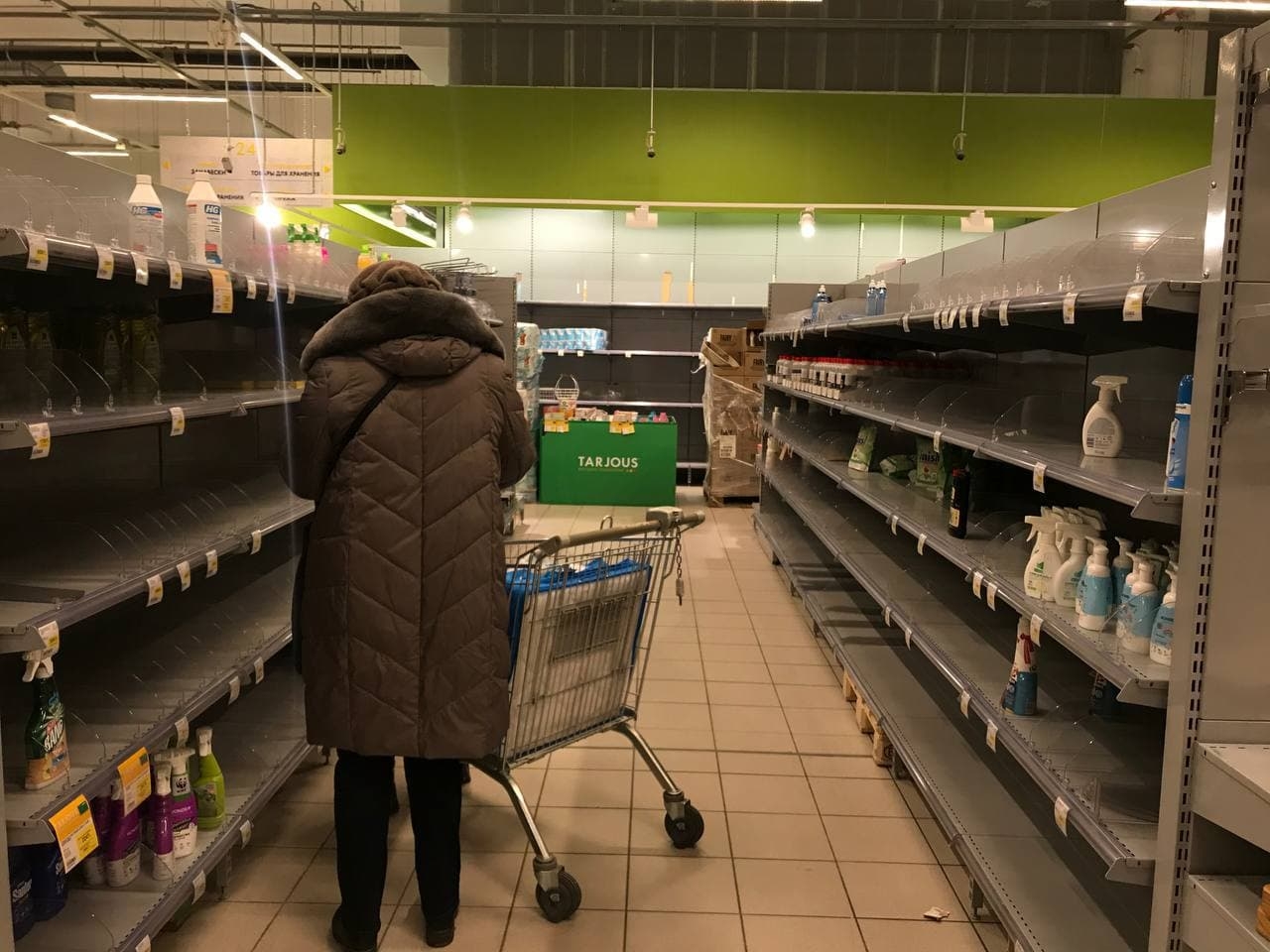 Петербуржцы стоят в часовых очередях в последних двух магазинах Prisma перед их закрытием