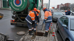 Новый участок сети на Парашютной улице снизит риск скоплений воды на тротуарах