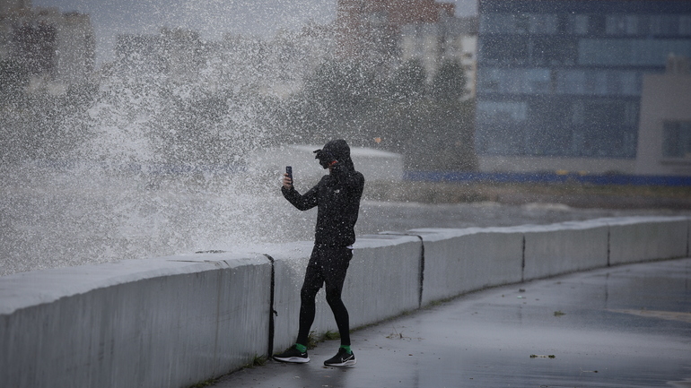 В Петербурге объявлен «желтый» уровень погодной опасности из-за сильного ветра