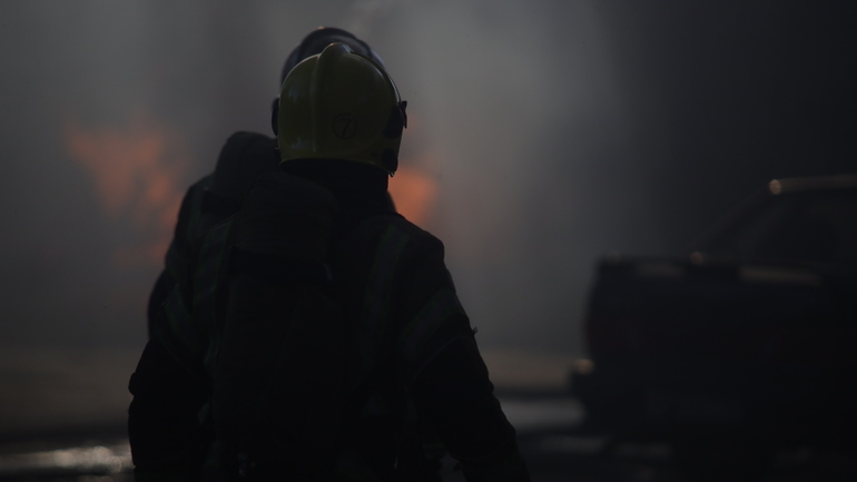В пожаре на складе в Петроградском районе пострадал мужчина