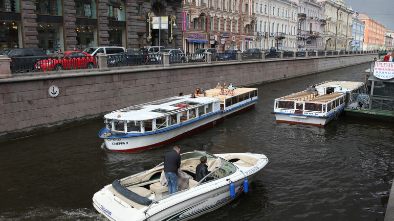 В Петербурге с 18 апреля стартовала навигация по рекам и каналам