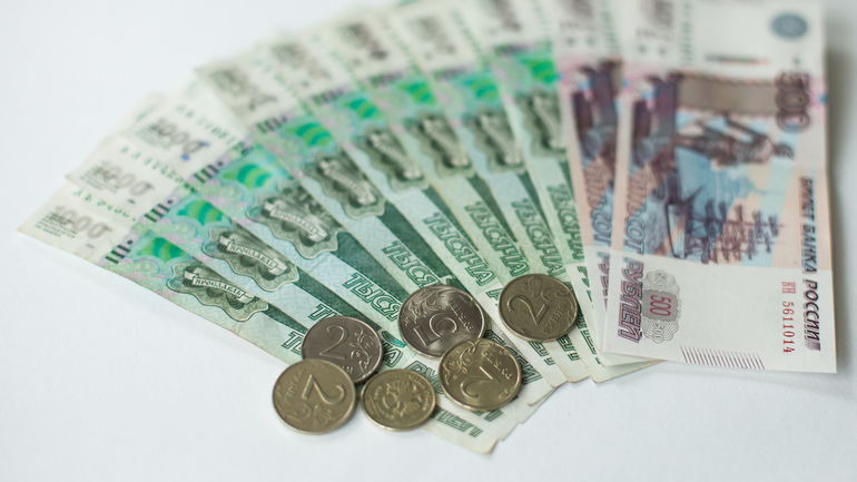В России раздадут по 10 тысяч рублей пенсионерам в октябре