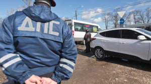 Под Челябинском фура протаранила пятиэтажку: водитель погиб