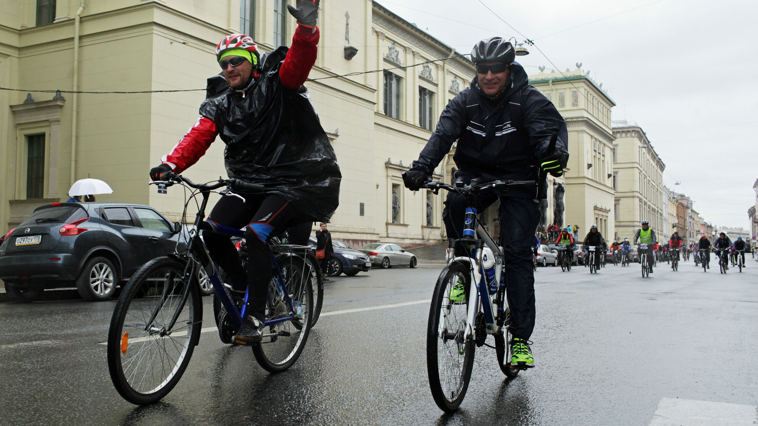 Велосипедисты Петербурга проехали 19 км по центру города
