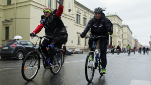 Страдающие бессонницей велосипедисты смогут принять участие в вечерней велогонке La Strada
