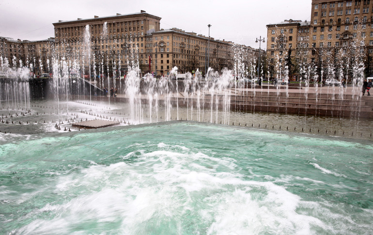 В Петербурге официально открыли фонтанный сезон