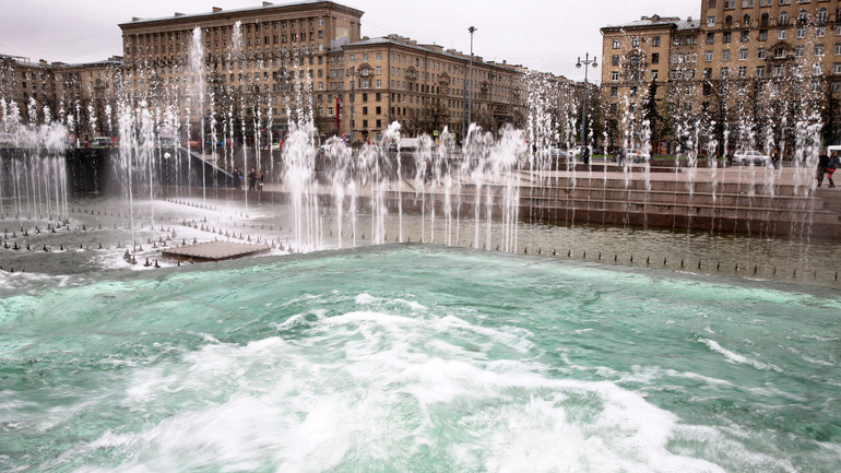Петербургские фонтаны запустят 22 апреля