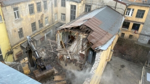 Вновь начался снос здания бывшего завода «Навигатор» в Петроградском районе
