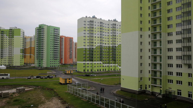 Квартиры на вторичном рынке недвижимости в Петербурге продолжают дешеветь