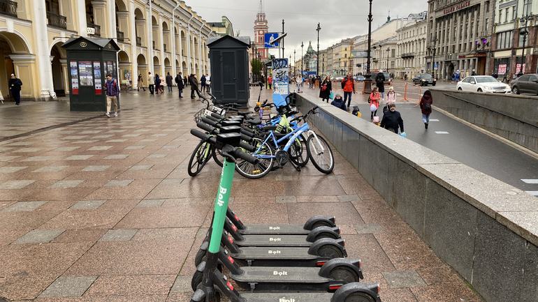 В Петербурге на электросамокатах хотят установить датчики числа пассажиров
