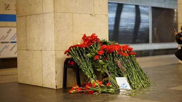 В Петербурге почтили память жертв теракта в метро