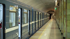 Вход на станцию метро «Улица Дыбенко» закрыт из-за человека на путях