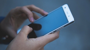 Скачать мобильное приложение Сбербанка в Google Play из-за санкций стало невозможно