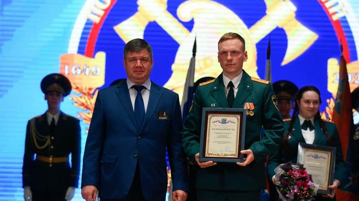 В Тосно вручили медали 66 отличившимся пожарным