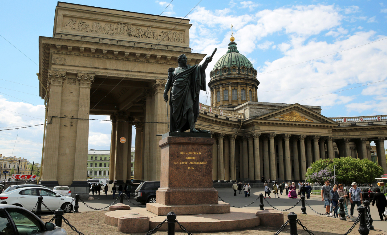 Специалисты показали, как готовят памятники Петербурга ко Дню города
