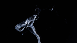 В Ленобласти предложили ввести запрет на курение под окнами многоквартирных домов
