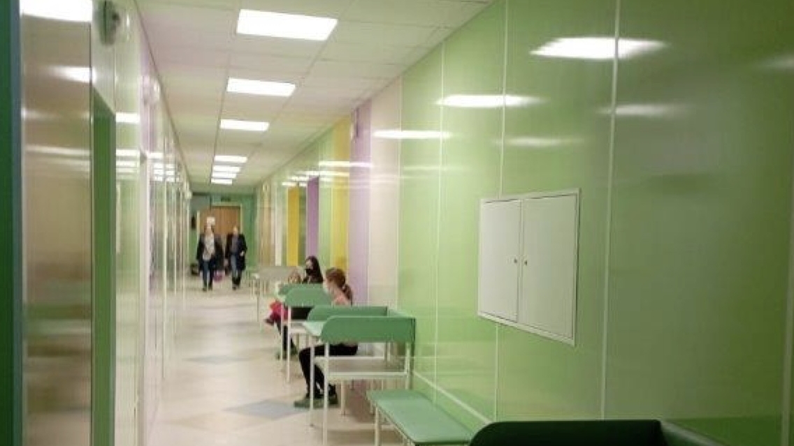 В Красносельском районе провели капитальный ремонт в больницах за 25 миллионов рублей