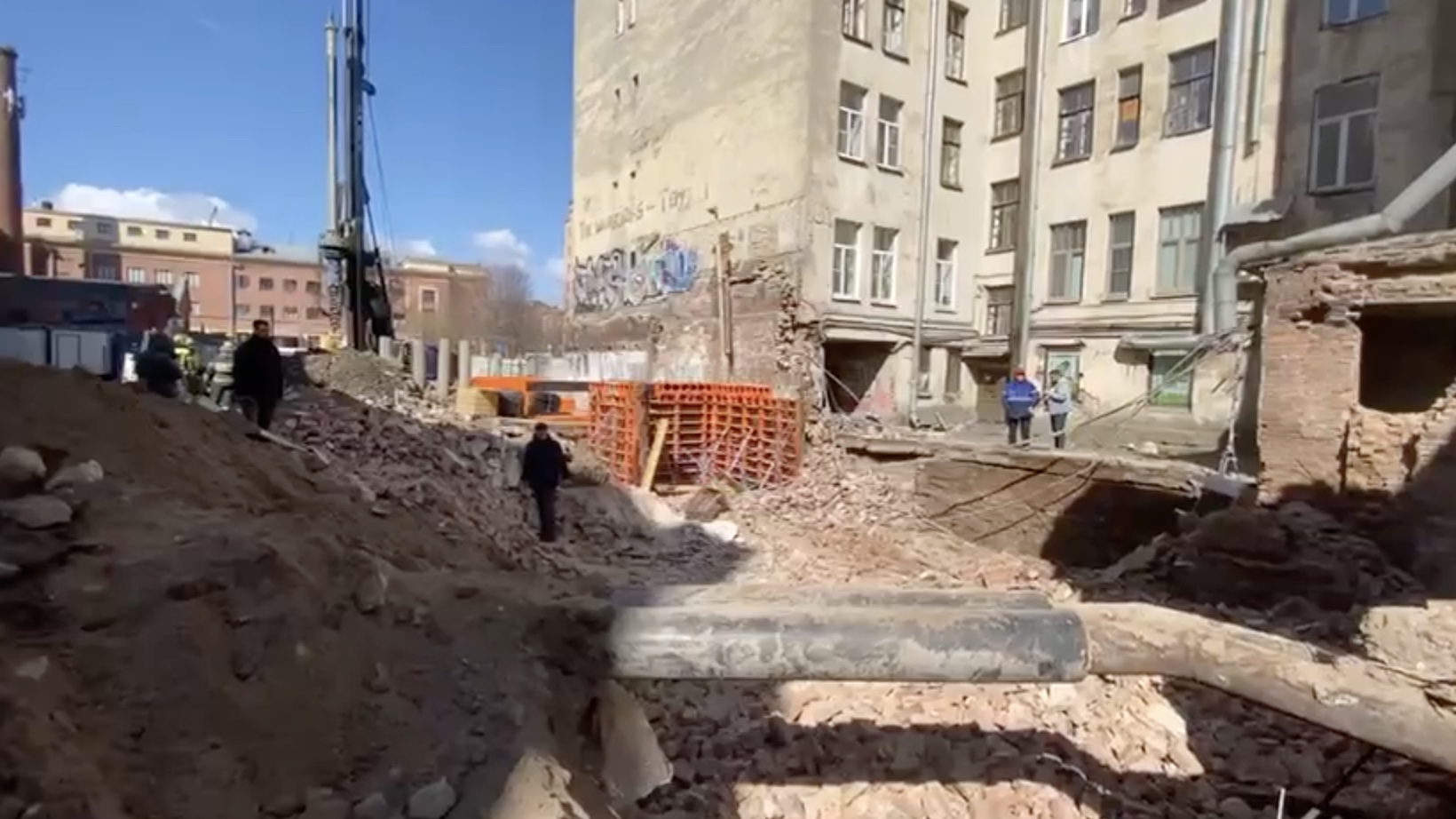 Прокуратура Петербурга проведет проверку по факту обрушения стены во время реконструкции дома на Лиговском