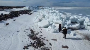 На берегу Финского залива образовались трехметровые навалы льда