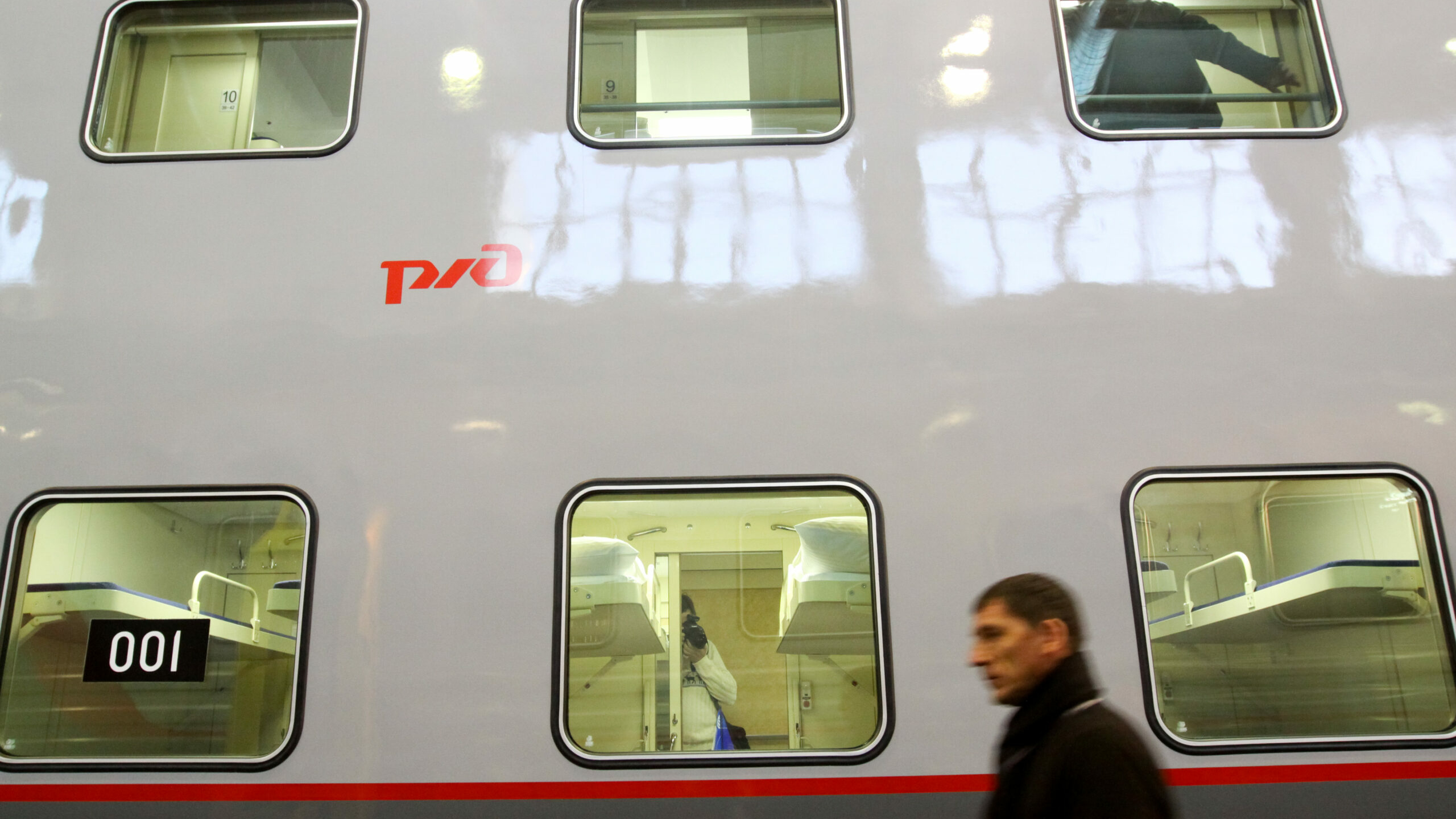 Петербуржцы смогут ездить летом в Крым на двухэтажных поездах
