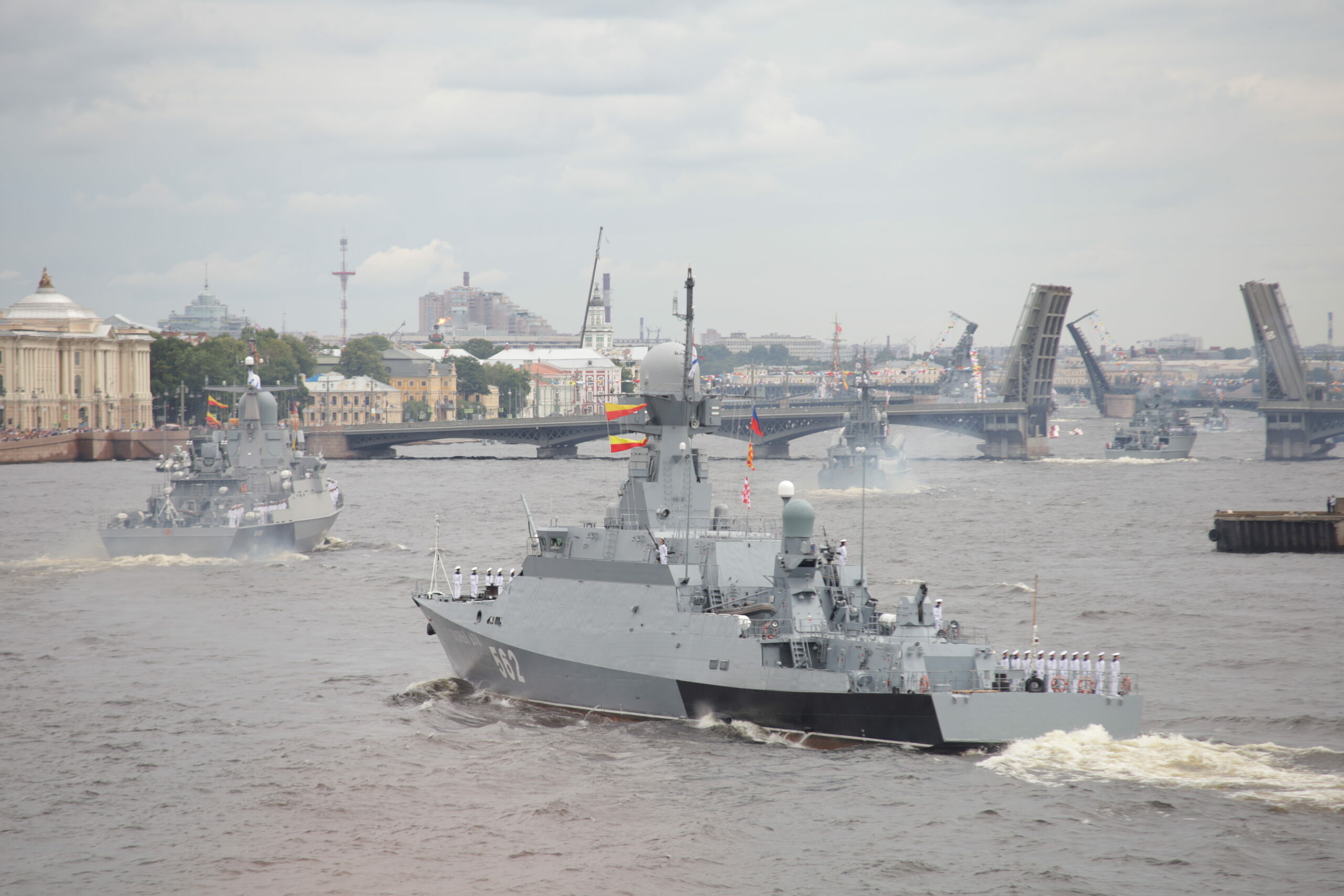 Корабль с ракетами «Калибр» покажут на день ВМФ в Петербурге