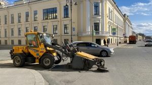 Ко Дню города коммунальщики усиленно убирают улицы Петербурга