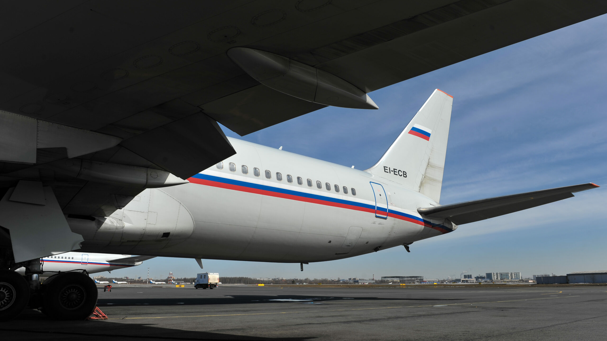 Российские специалисты создали навесное оборудование для уборки аэродромов
