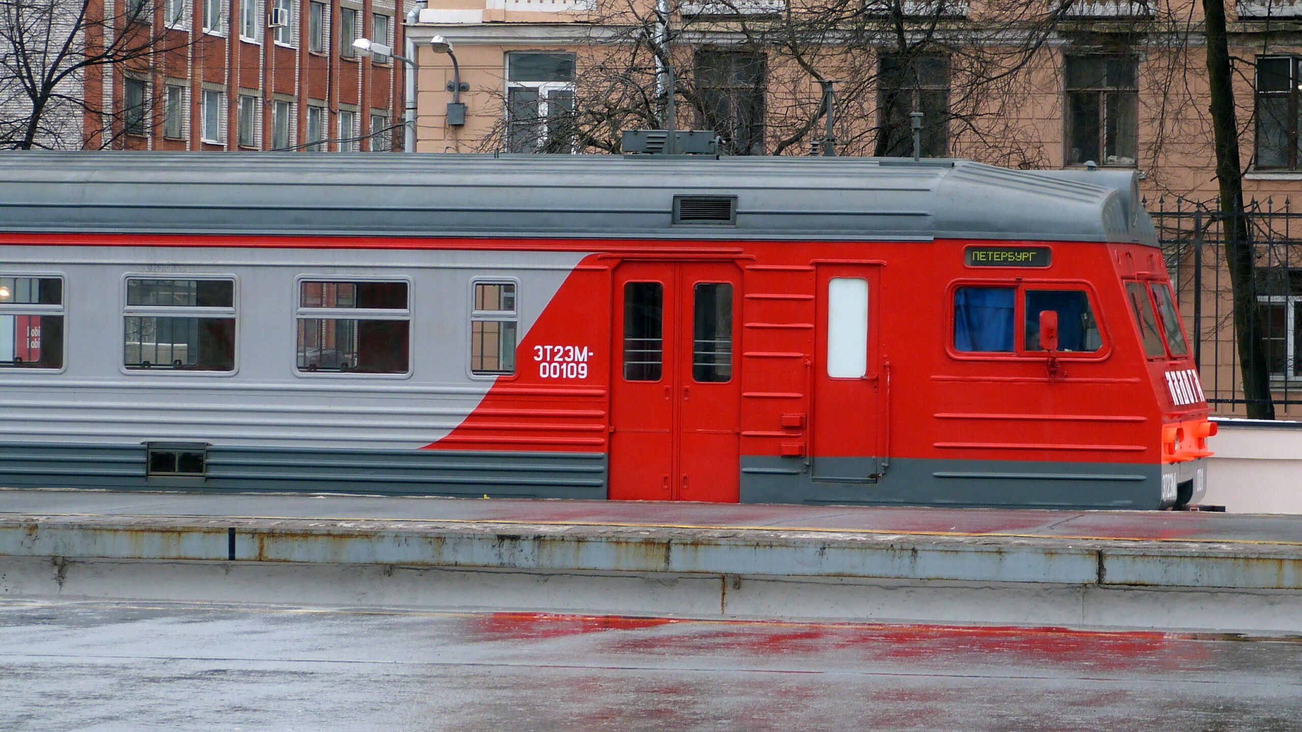 В России впервые женщина стала машинистом поезда дальнего следования