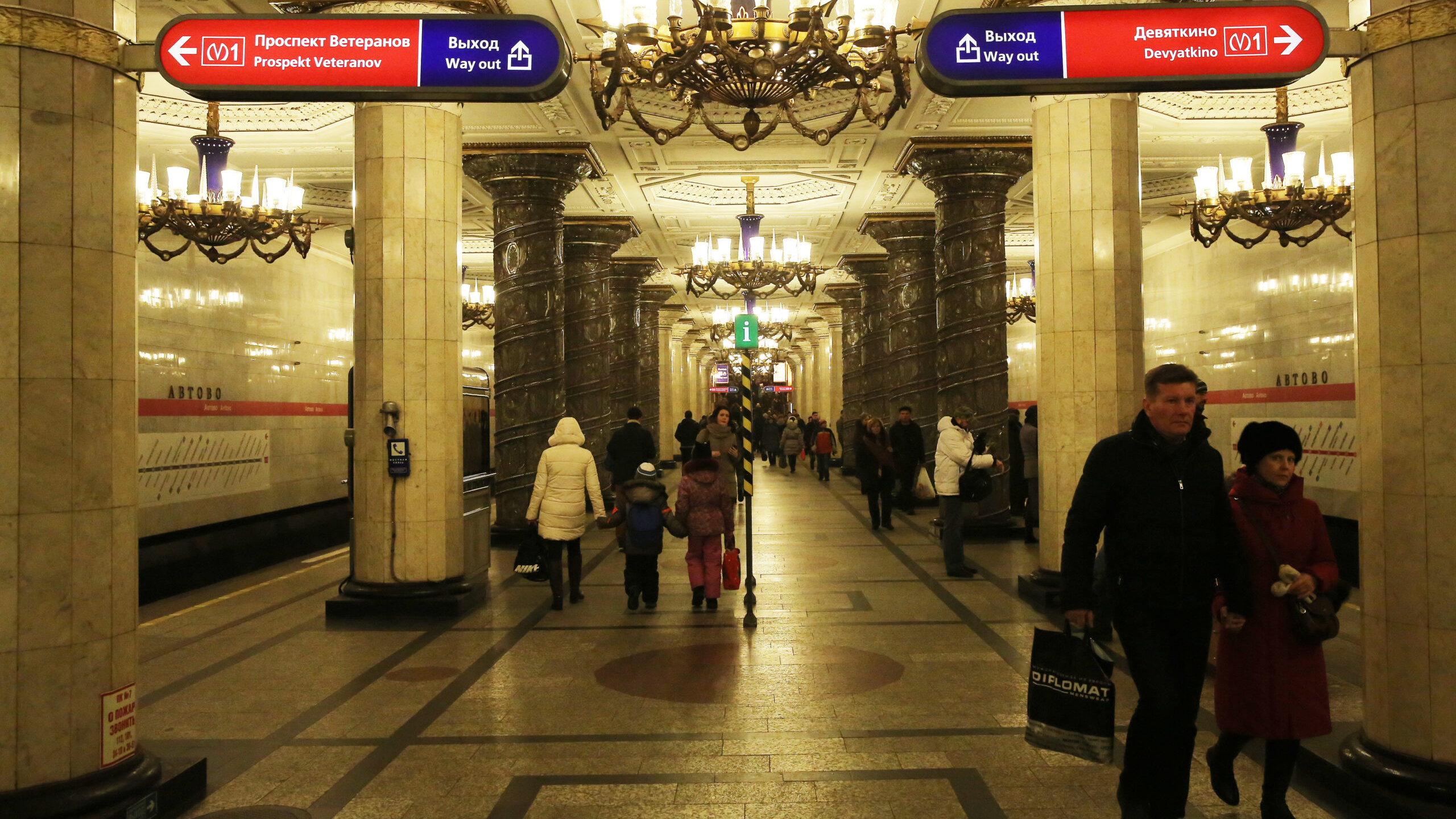 В воскресенье в Петербурге «заминировали» метро, отели, госпиталь и торговые центры