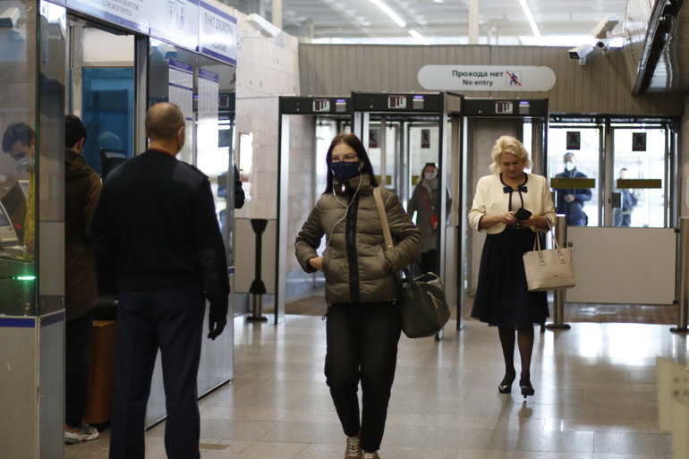 В метро Петербурга отменят масочный режим при условии снятия ограничения во всем городе