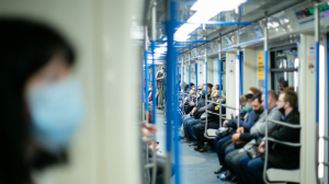 «Вход без маски запрещен» останется на дверях петербургского метро