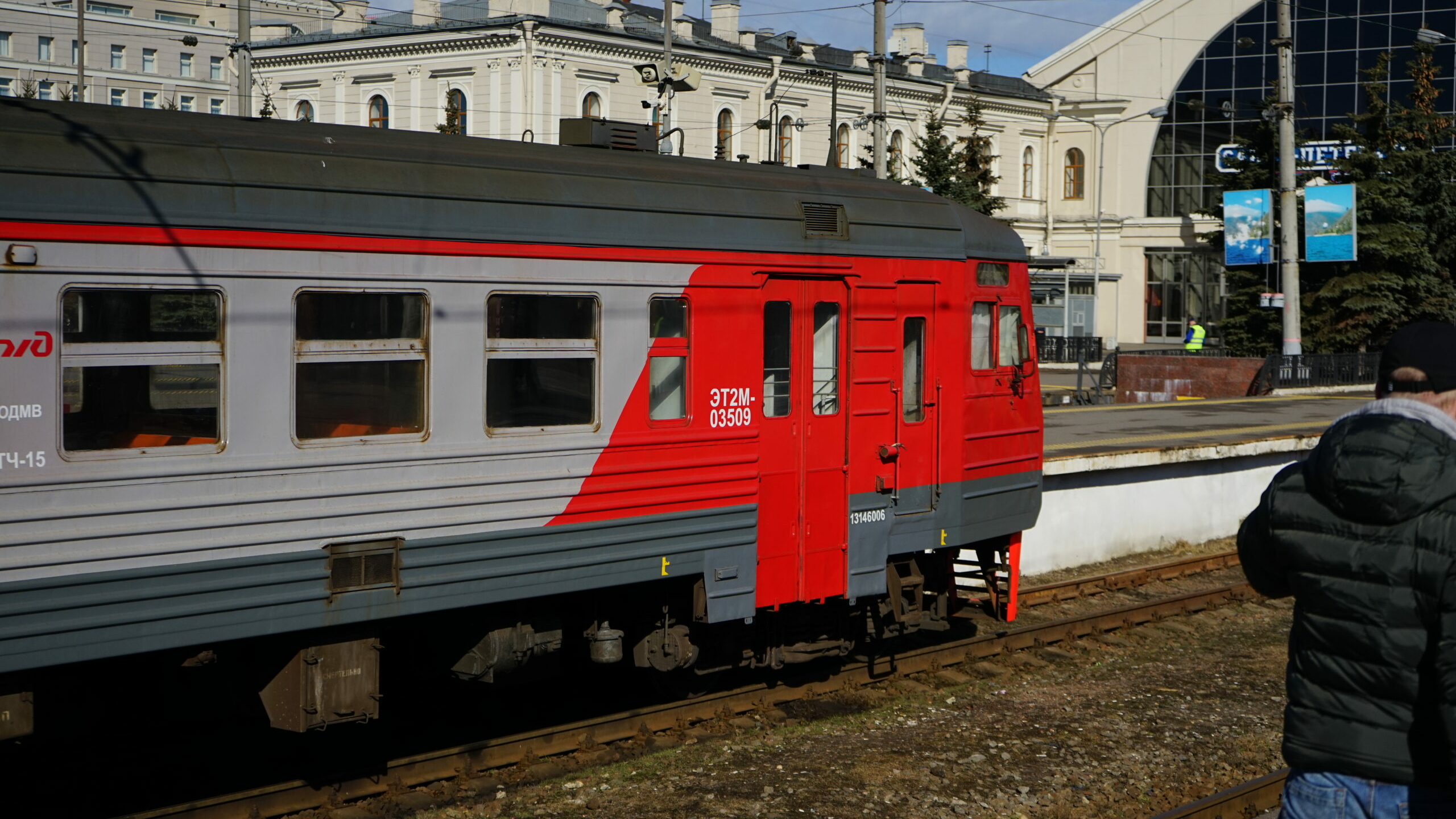 Петербуржцы смогут поехать на электричках на экскурсии в Петергоф, Стрельну и Сестрорецк