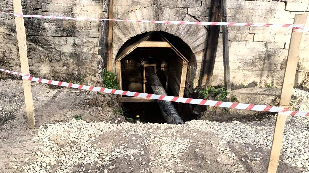 Неразорвавшуюся немецкую мину нашли в водопропускной трубе в Красносельском районе