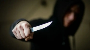 На Дыбенко массовая драка закончилась выстрелом в лицо мужчине, вооруженному ножом-бабочкой