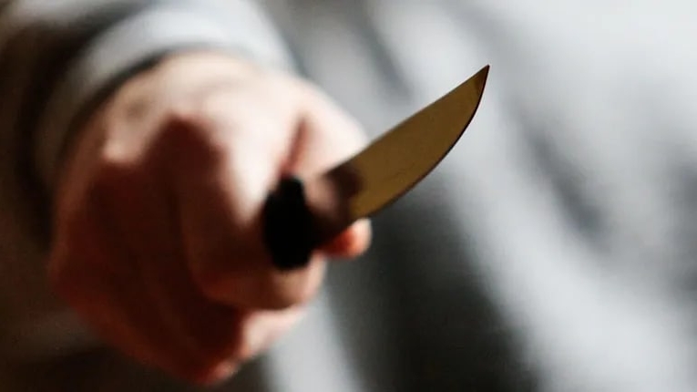 В Выборгском районе пьяная женщина ударила ножом мужа