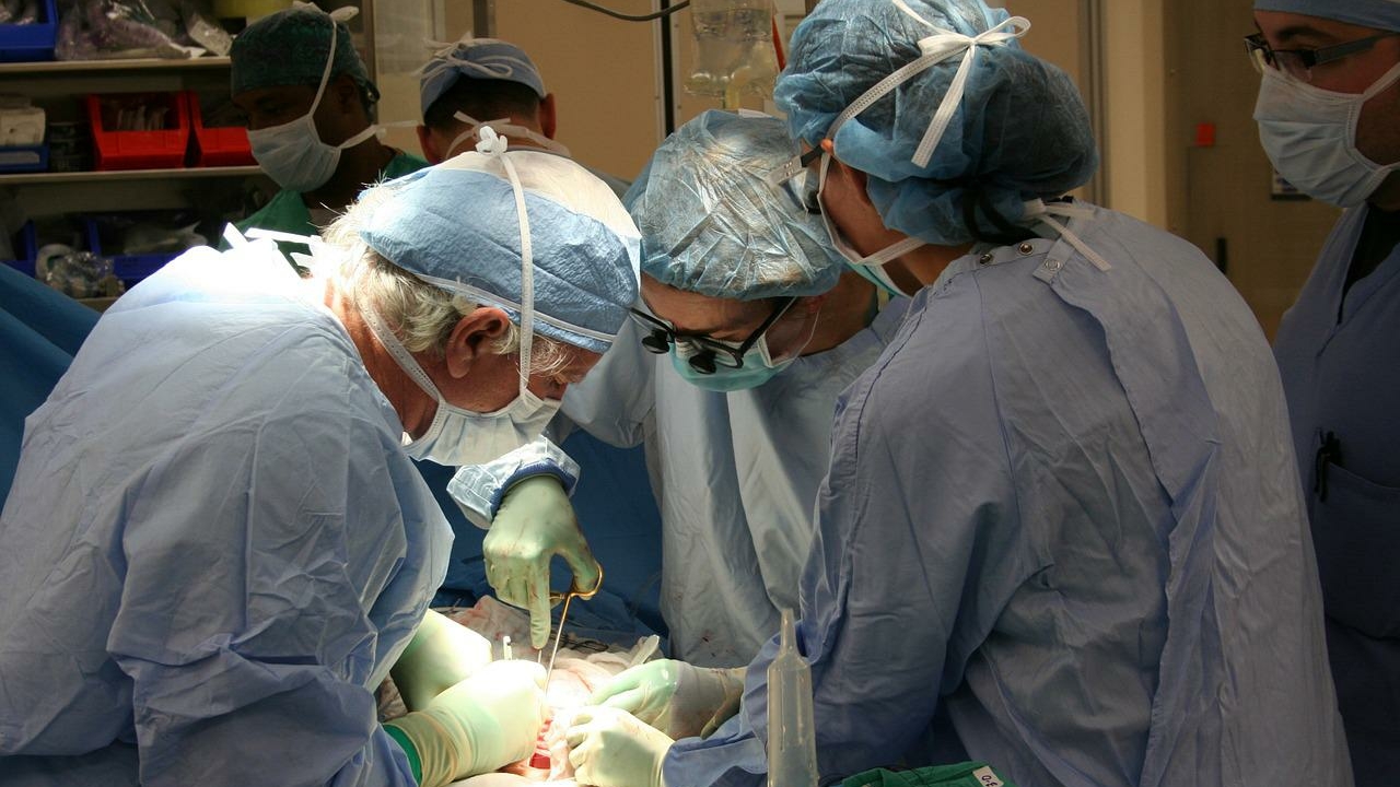 В НИИ Джанелидзе теперь смогут проводить операции без серьезных разрезов
