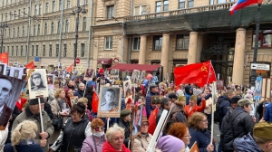 В Петербурге стартовал «Бессмертный полк»: толпа сковала весь Невский проспект